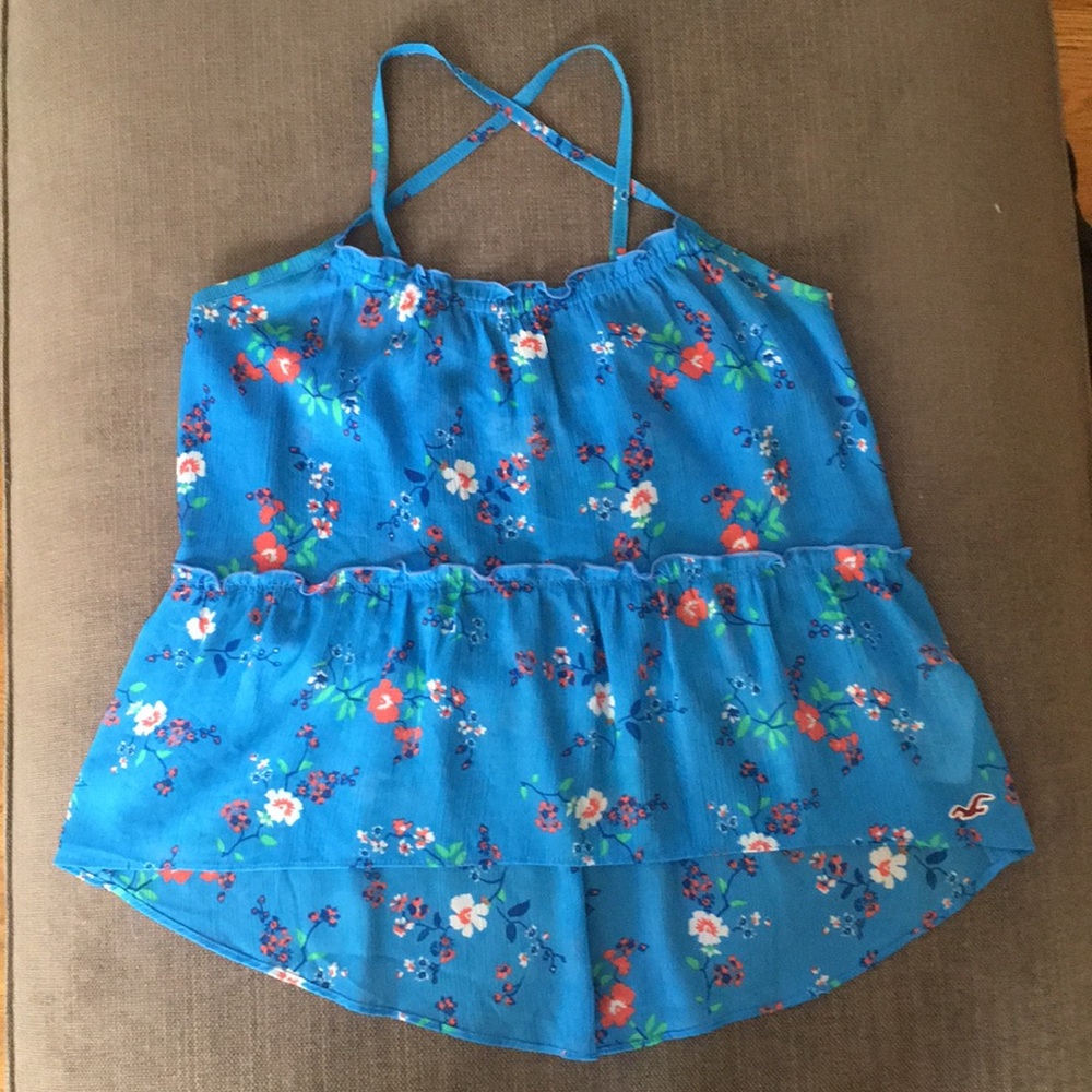 ⭐️5/$25 flirty floral Hollister top, small